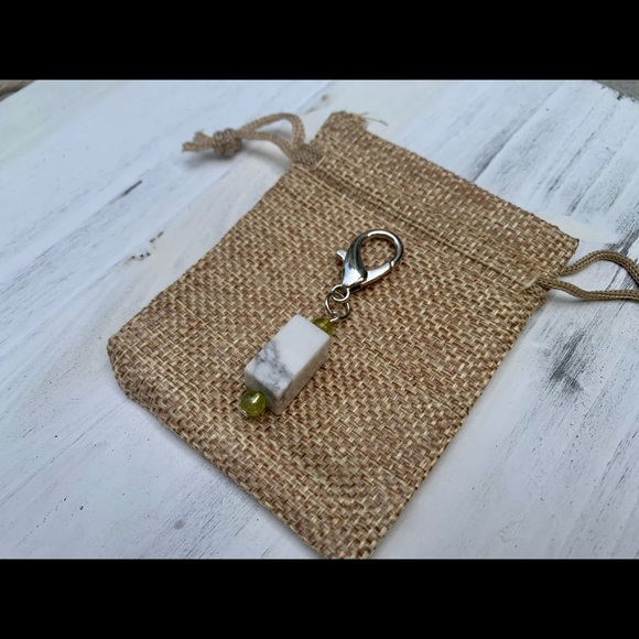 2/20$ Howlite Pet Charm / Crystal Dog Collar Charm - Picture 2 of 4